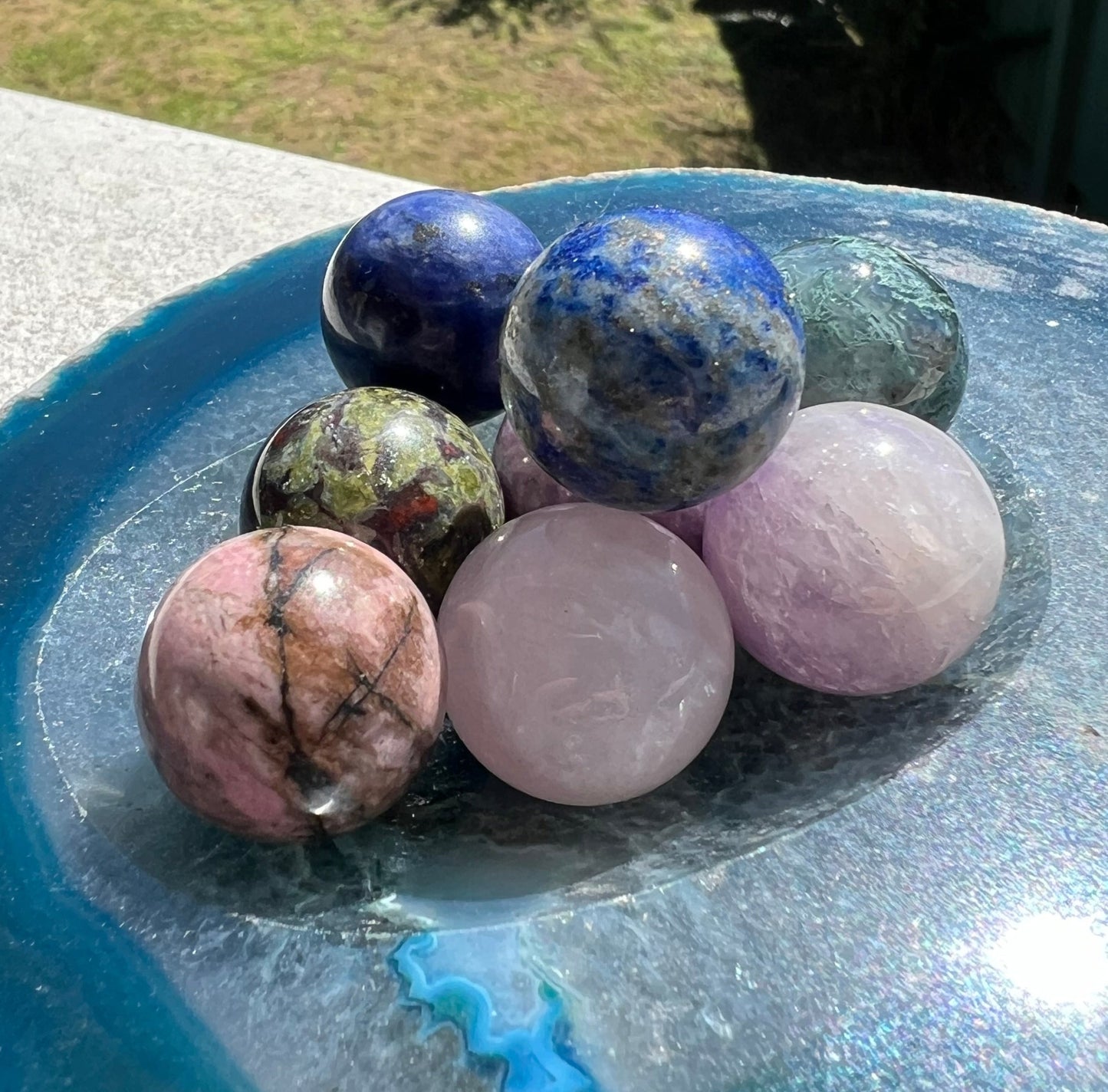 SMALL SPHERES MIXED LOT